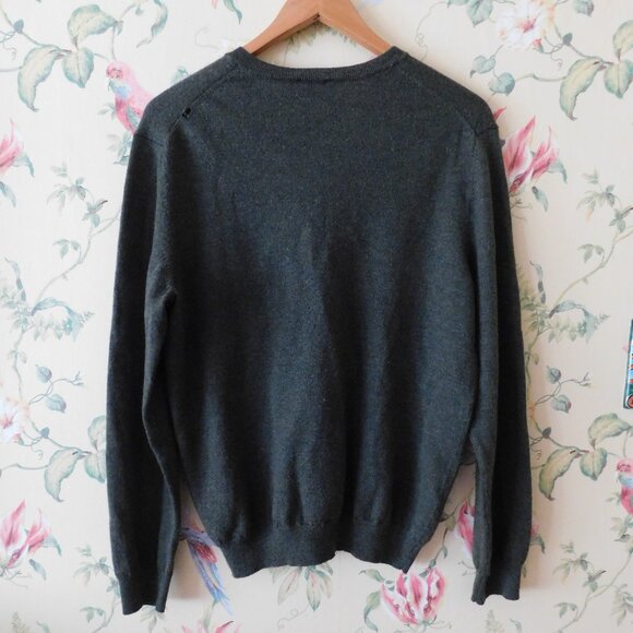 🦅  Merino V-Neck Sweater (small flaw) - Picture 7 of 8